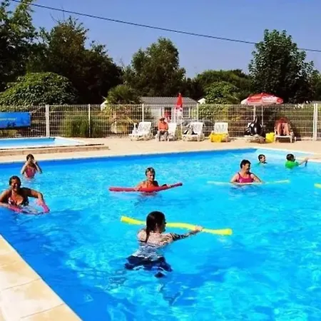 Mobil Confortable Avec Terrasse - Api-1-52-727 * Saint-Sornin (Charente-Maritime)