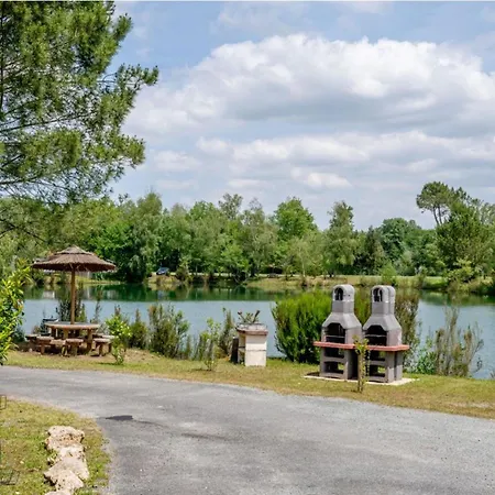 Mobil Confortable Avec Terrasse - Api-1-52-727 Saint-Sornin (Charente-Maritime)