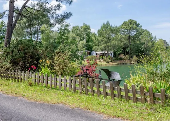 Mobil Confortable Avec Terrasse - Api-1-52-727 * Saint-Sornin (Charente-Maritime)