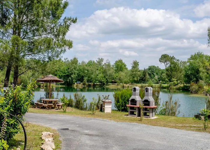 Mobil Confortable Avec Terrasse - Api-1-52-727 Saint-Sornin (Charente-Maritime)